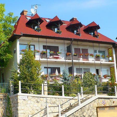 Mohacsi Guesthouse Будапеща Екстериор снимка