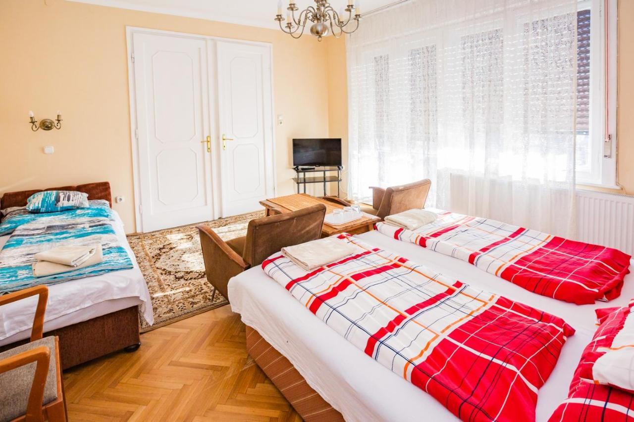 Mohacsi Guesthouse Будапеща Екстериор снимка
