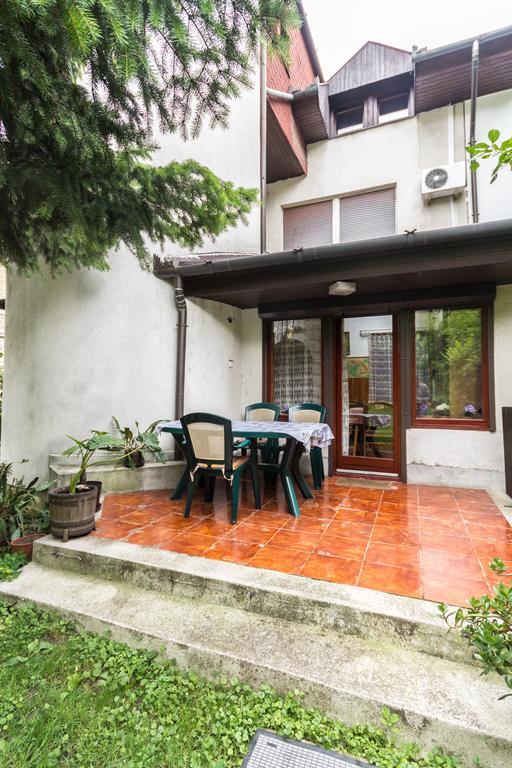Mohacsi Guesthouse Будапеща Екстериор снимка